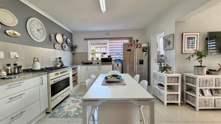 5 Bedroom Property for Sale in Winslow Western Cape